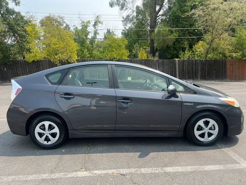 Used 2014 Toyota Prius Two FWD image 5