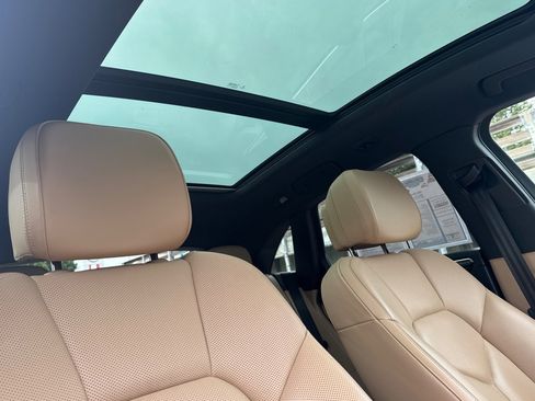 Used 2021 Porsche Macan Base image 18