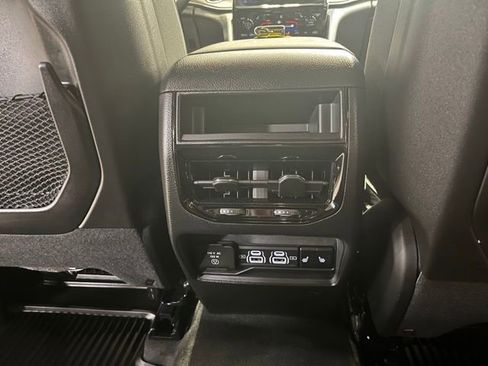 Used 2025 Jeep Grand Cherokee Limited w/ Trailer Tow Package image 19