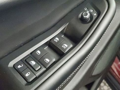 Used 2025 Jeep Grand Cherokee L Laredo RWD image 23