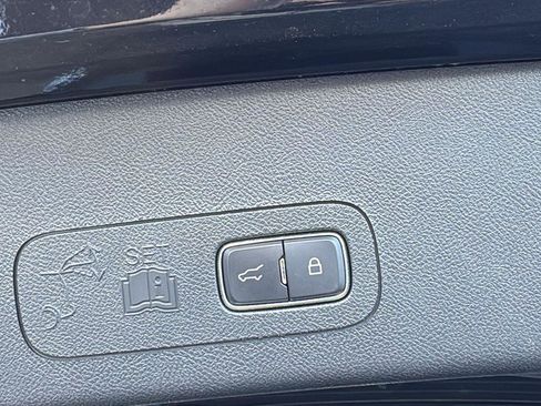 Used 2023 Lincoln Aviator Standard w/ Class IV Trailer Tow Package image 26