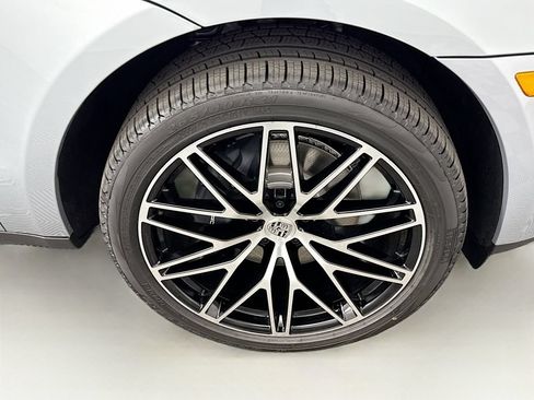 Used 2026 Porsche Macan AWD/4WD image 33