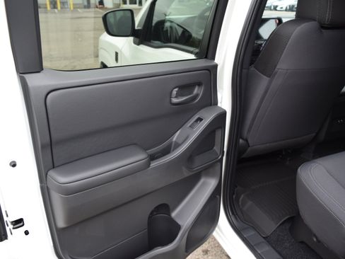 Used 2026 Nissan Frontier SV w/ All-Weather Content Package AWD/4WD image 10