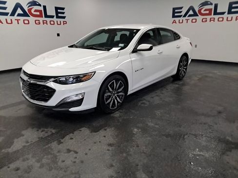 Used 2025 Chevrolet Malibu RS FWD image 4