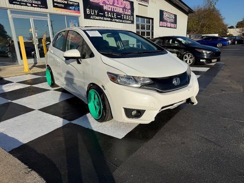Used 2017 Honda Fit EX image 3