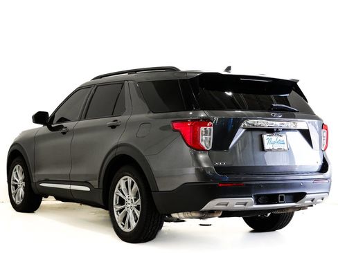 Used 2020 Ford Explorer XLT w/ Equipment Group 202A AWD/4WD image 9