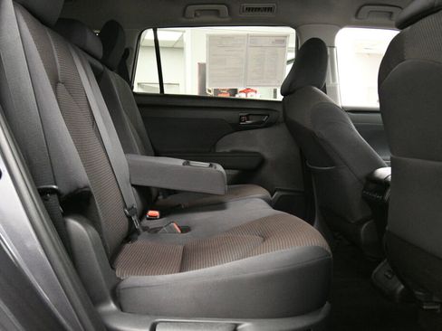 Certified 2024 Toyota Corolla Cross LE image 25