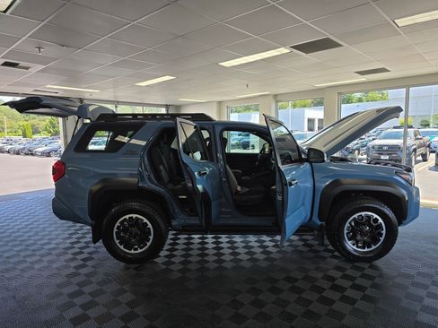 Used 2025 Toyota 4Runner TRD Off-Road AWD/4WD image 16
