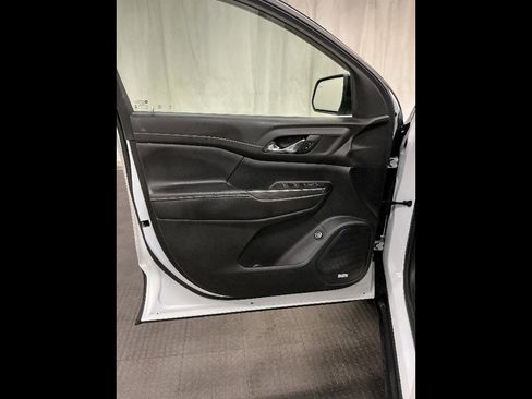 Used 2019 GMC Acadia SLT w/ Black Edition image 8