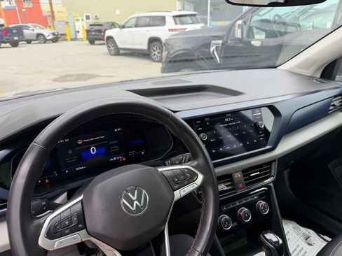 Used 2023 Volkswagen Taos SE w/ Panoramic Sunroof Package image 22