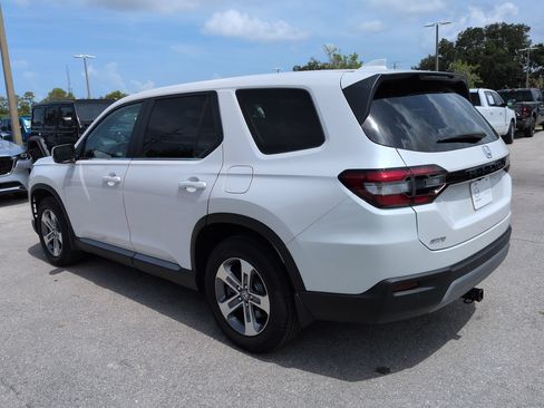 Used 2025 Honda Pilot EX-L image 7