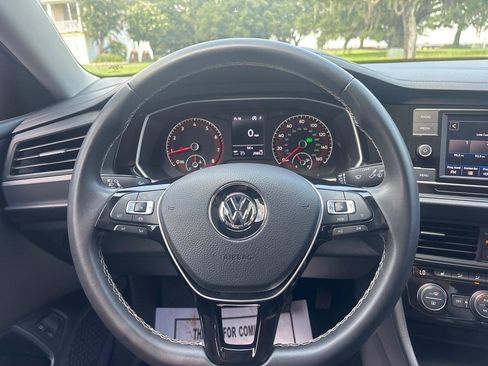 Used 2021 Volkswagen Jetta SE FWD image 17