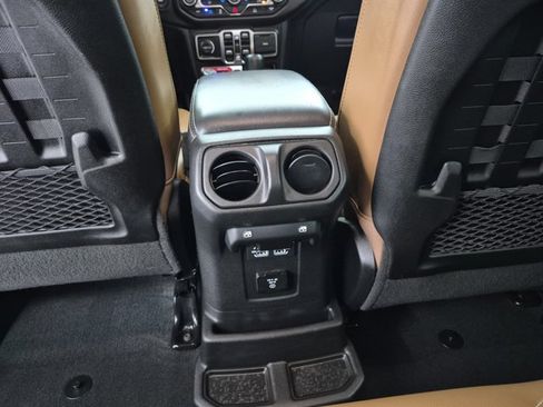 Used 2022 Jeep Wrangler Unlimited Rubicon 4xe w/ Dual Top Group AWD/4WD image 19