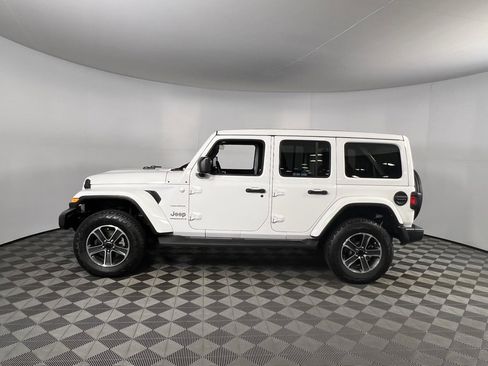 Used 2023 Jeep Wrangler Sahara w/ Cold Weather Group image 10
