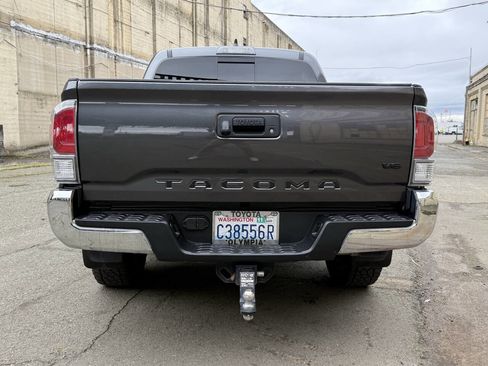 Used 2020 Toyota Tacoma TRD Off-Road w/ Blackout Package image 19