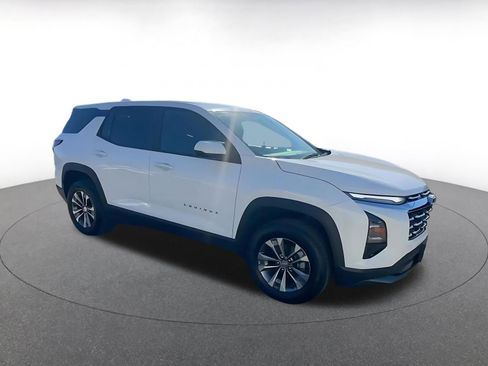 Used 2025 Chevrolet Equinox LT image 2