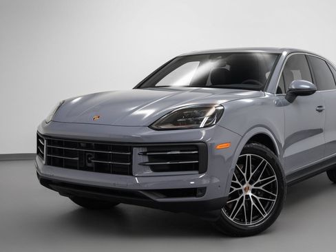 Used 2026 Porsche Cayenne AWD/4WD image 7