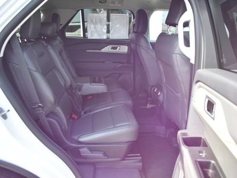 Used 2025 Ford Explorer Active w/ Active Comfort Package AWD/4WD image 39