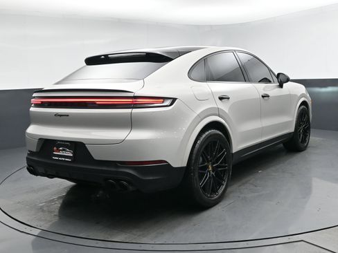 Used 2024 Porsche Cayenne Coupe image 23