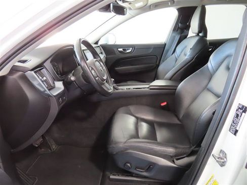 Used 2020 Volvo XC60 T6 Momentum w/ Protection Package Premier AWD/4WD image 18
