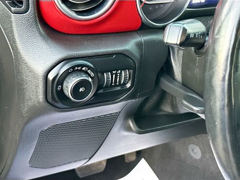 Used 2021 Jeep Wrangler Unlimited Rubicon AWD/4WD image 12