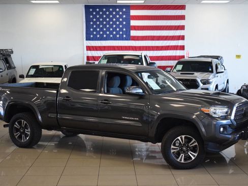 Used 2019 Toyota Tacoma TRD Sport w/ Technology Package image 2