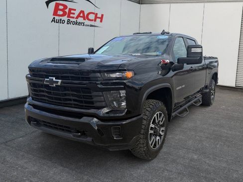 Used 2024 Chevrolet Silverado 2500 Custom w/ Custom Value Package image 1