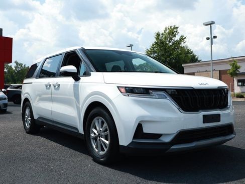 Used 2023 Kia Carnival LX FWD image 3