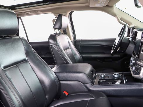 Used 2022 Ford Expedition XLT image 29