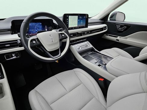 New 2026 Lincoln Aviator Premiere image 18