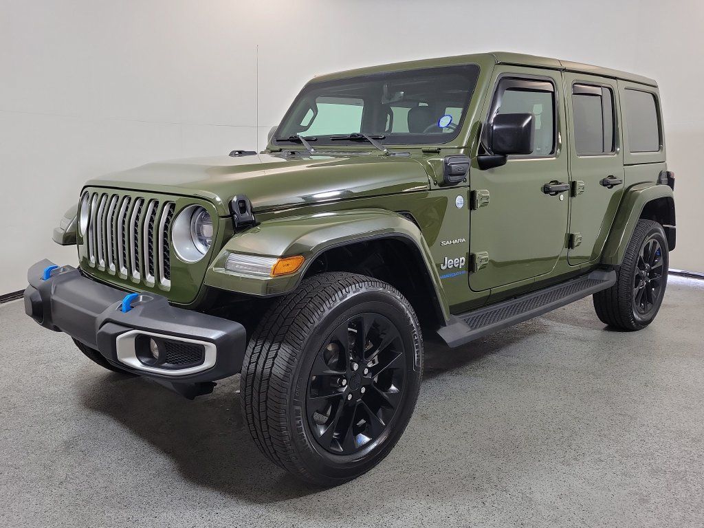 Used 2023 Jeep Wrangler Unlimited Sahara AWD/4WD image 3