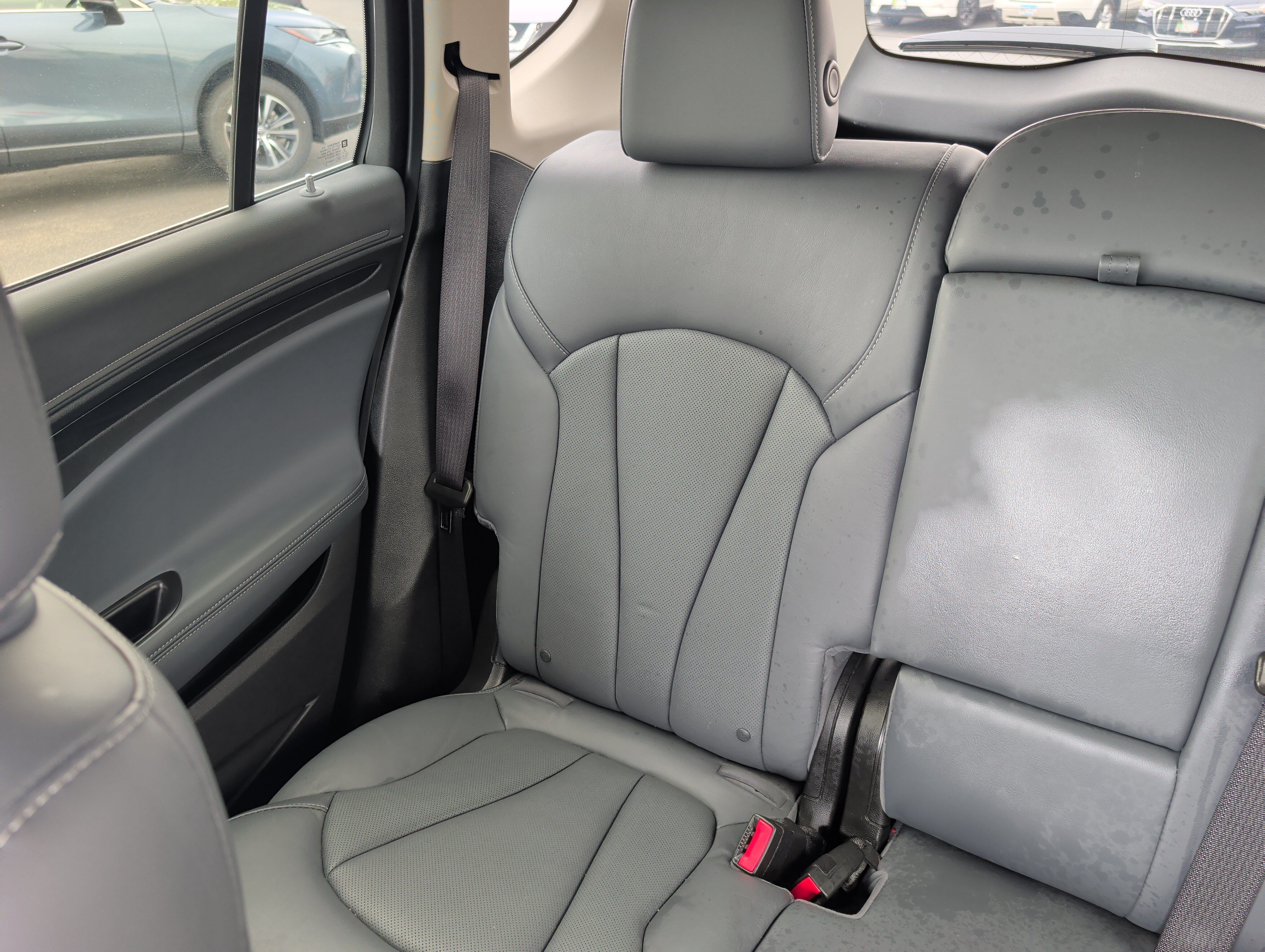 Used 2019 Buick Envision Essence FWD image 12