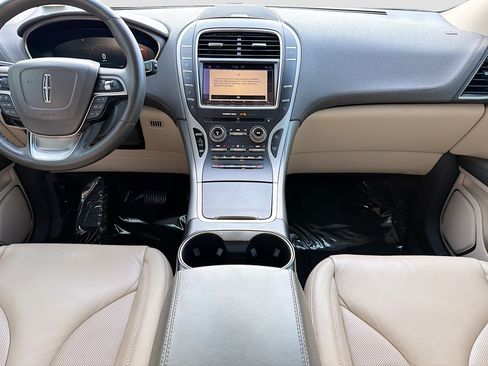 Used 2019 Lincoln Nautilus Select FWD image 18