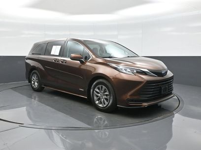 Used 2021 Toyota Sienna LE