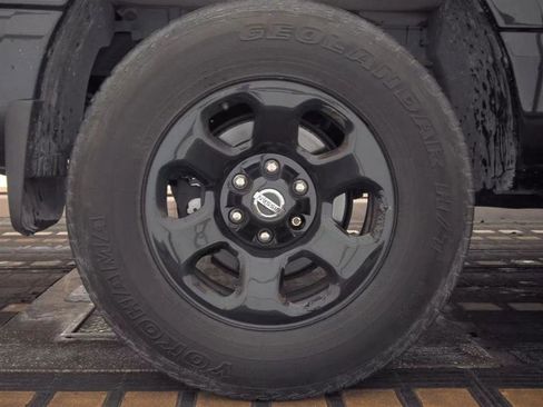 Used 2017 Nissan Titan S image 11