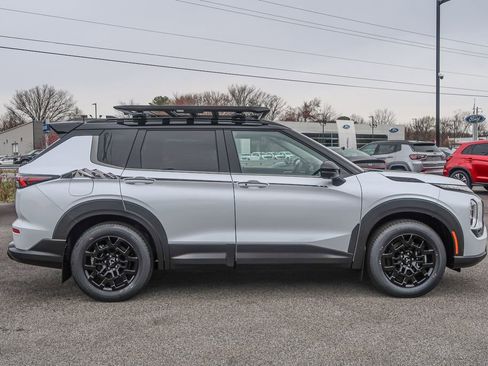 New 2026 Mitsubishi Outlander Trail Edition image 9