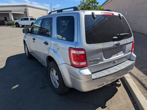 Used 2011 Ford Escape XLT AWD/4WD image 3