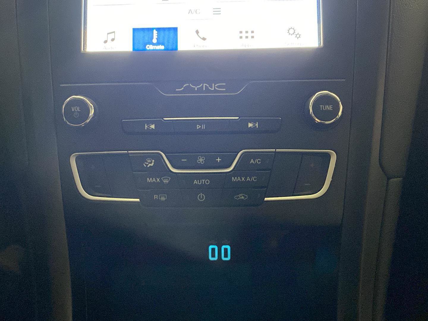 Used 2020 Ford Fusion SE w/ Equipment Group 151A FWD image 24
