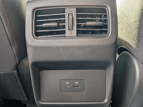 Used 2023 Nissan Rogue SV AWD/4WD image 34
