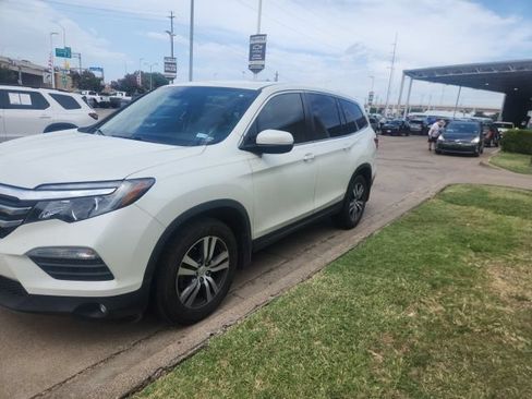 Used 2017 Honda Pilot EX image 2