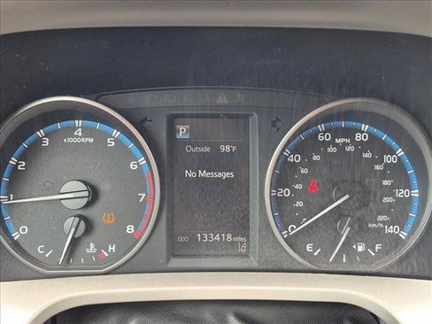 Used 2017 Toyota RAV4 LE FWD image 9