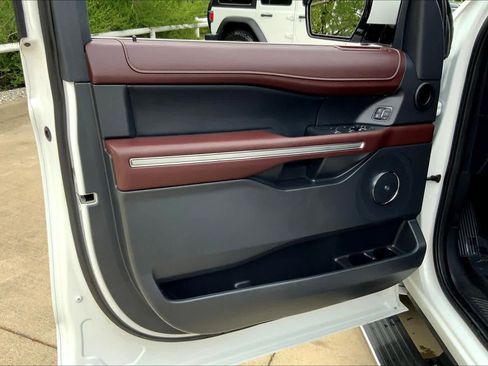 Used 2024 Ford Expedition Max Limited image 22