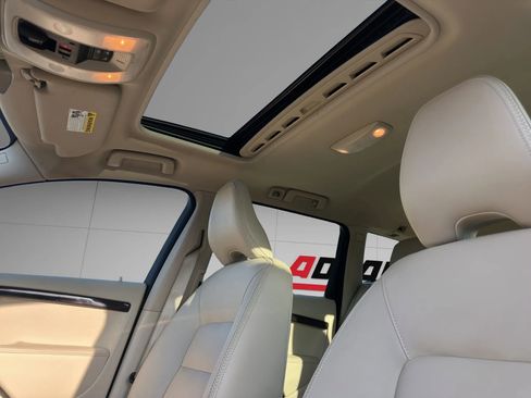 Used 2015 Volvo XC70 3.2 Premier image 16