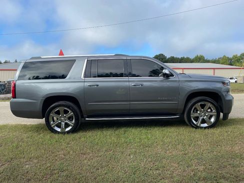 Used 2018 Chevrolet Suburban Premier RWD image 4