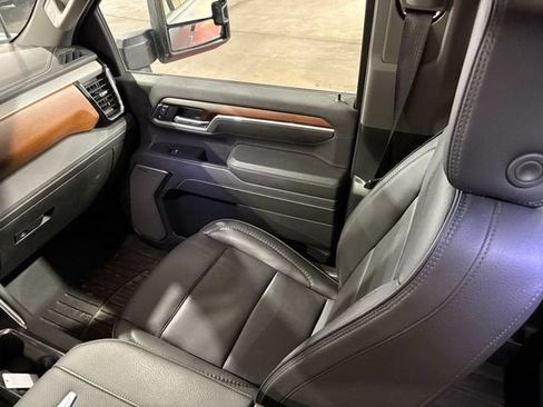 Used 2025 GMC Sierra 3500 Denali w/ Denali Reserve Package AWD/4WD image 32