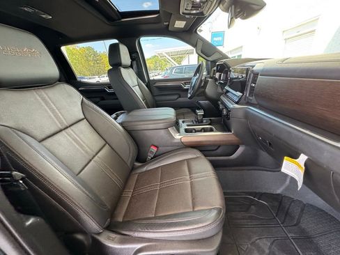 Used 2024 Chevrolet Silverado 1500 High Country w/ High Country Premium Package AWD/4WD image 16