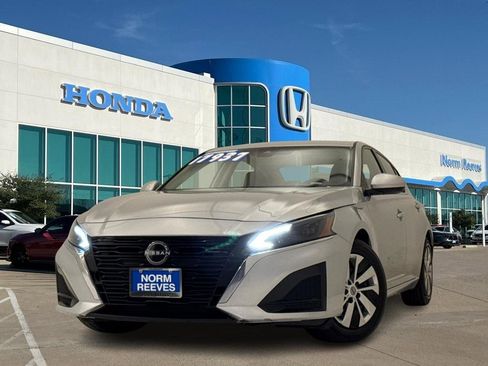 Used 2023 Nissan Altima 2.5 S image 1