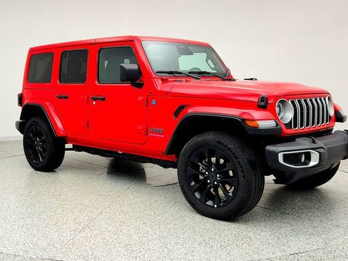 Used 2025 Jeep Wrangler Unlimited Sahara w/ Safety Group image 3