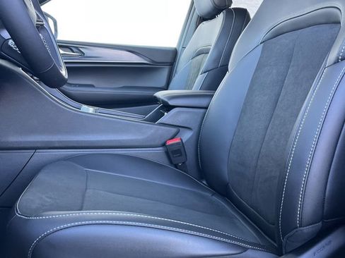 New 2025 Jeep Grand Cherokee L Altitude image 8