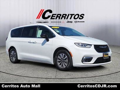 Certified 2024 Chrysler Pacifica Limited